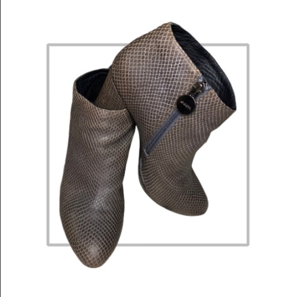Grey snakeskin leather GEOX ankle booties. Women’s Size 9 - Picture 2 of 8
